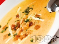 Рецепта Крем супа от моркови и картофи с крутони